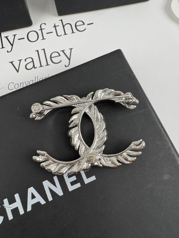Chanel Brooch 05yxh18